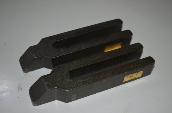 Gabelspannpratzen mit Nase Schlitzbreite 18mm, 2Stück, RHV6081,